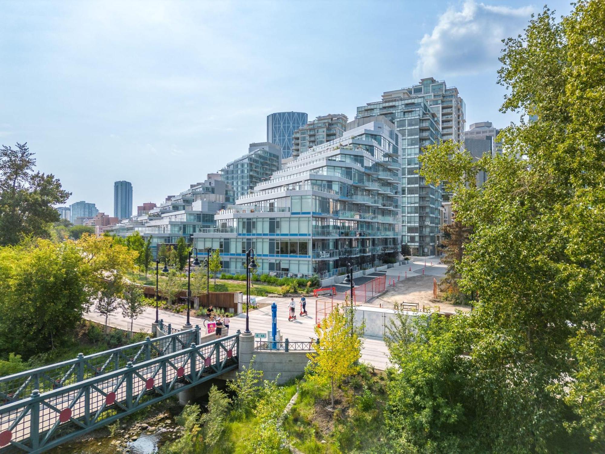 Guest Favorite Riverside Retreat- Walking Trails, Downtown Near Stampede! Free Banff Pass, Wine, Gym, Parking! YYC المظهر الخارجي الصورة