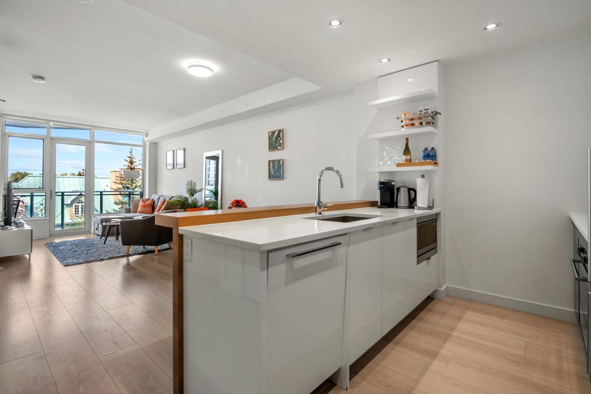 Guest Favorite Riverside Retreat- Walking Trails, Downtown Near Stampede! Free Banff Pass, Wine, Gym, Parking! YYC المظهر الخارجي الصورة
