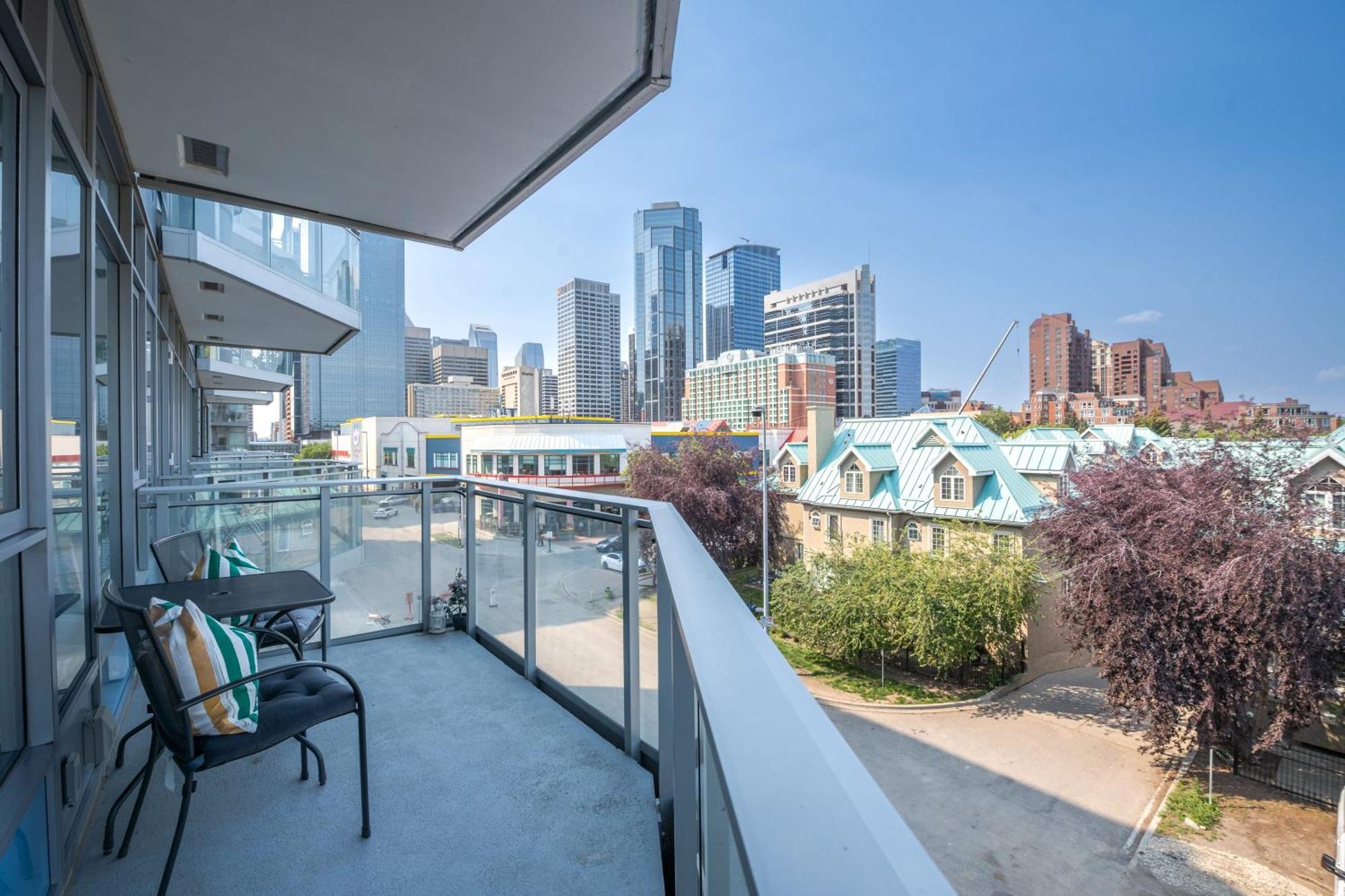 Guest Favorite Riverside Retreat- Walking Trails, Downtown Near Stampede! Free Banff Pass, Wine, Gym, Parking! YYC المظهر الخارجي الصورة